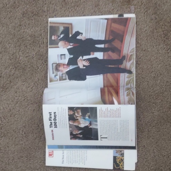 PRE OWNED LIFE THE YEAR IN PICTURES HAS WEAR COFFEE TABLE BOOK COLLECTOR ITEM - Picture 4 of 12